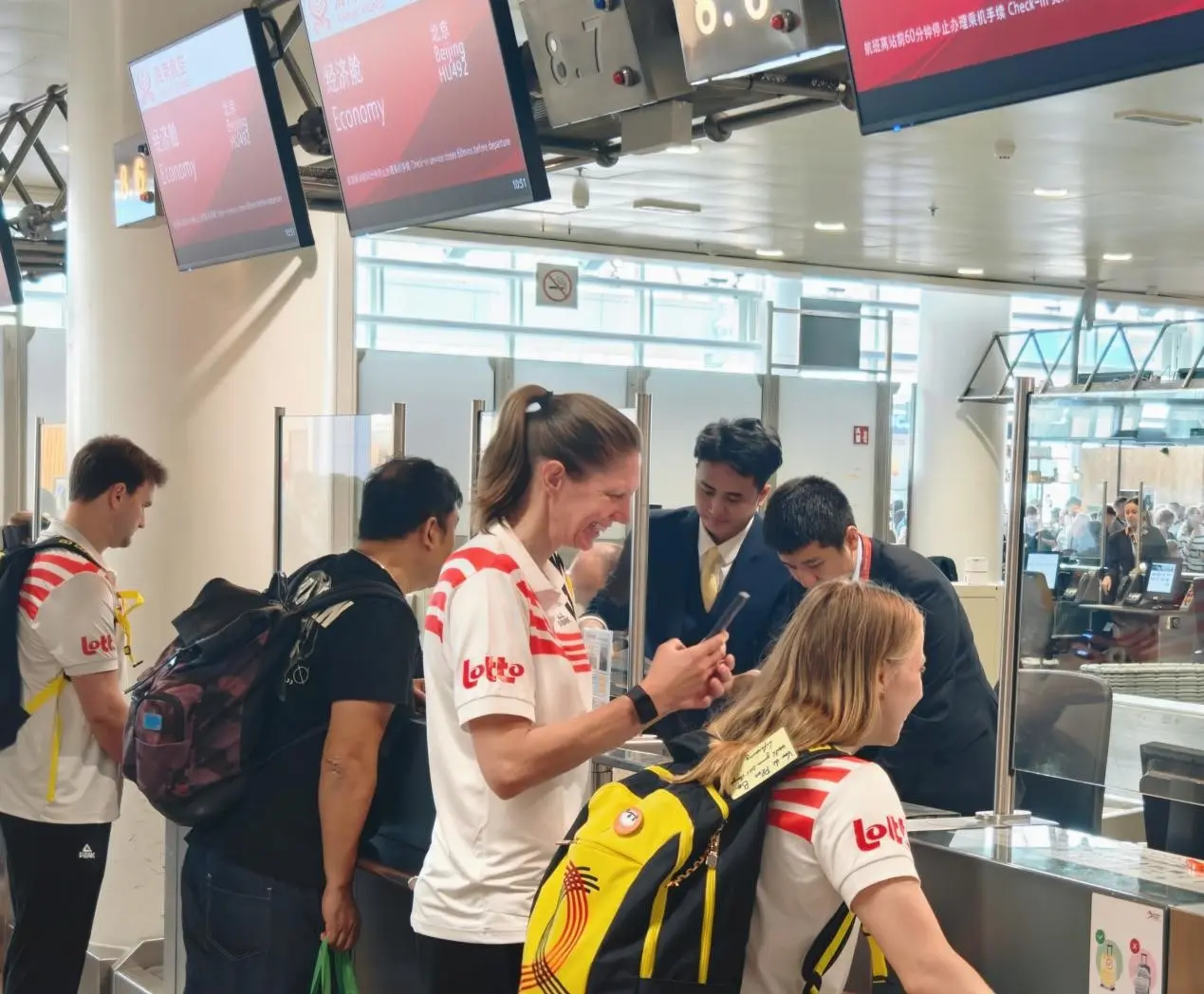 温暖与关怀, 年成都世界, AA 温暖与关怀, 年成都世界, AA