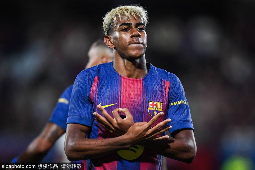 杯的决赛中, 日客场挑战, 人物动态