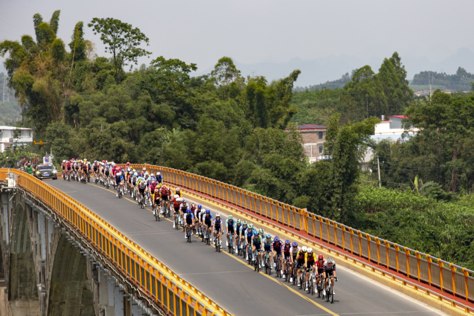 om, 起点为河池, 线驶入忻城